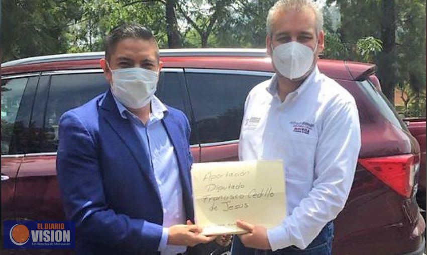 Paco Cedillo entregó firmas que lleven a juicio a expresidentes de México