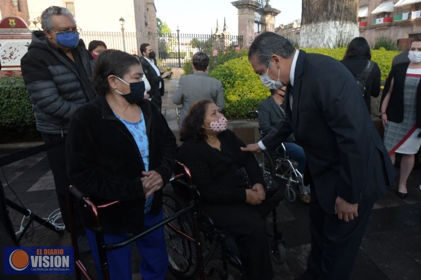 Morón Orozco, encabezó el depósito de ofrenda y guardia de honor por víctimas de los atentados