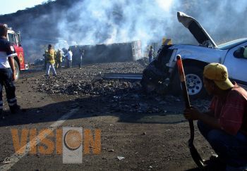 Fallaron los frenos; tres carbonizados