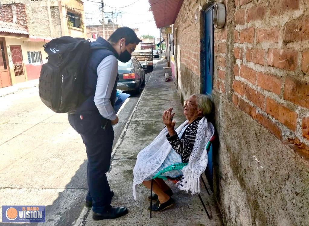 Arturo Hernández atiende de manera directa las necesidades de la ciudadanía 