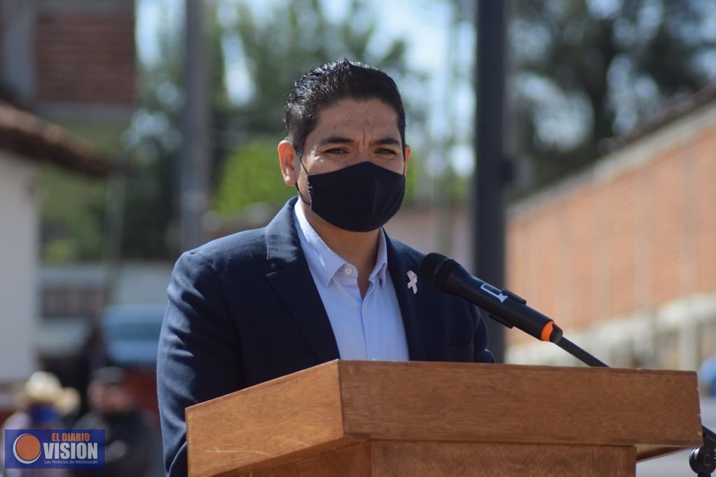 Arturo Hernández se suma a la lucha con el cáncer de mama 