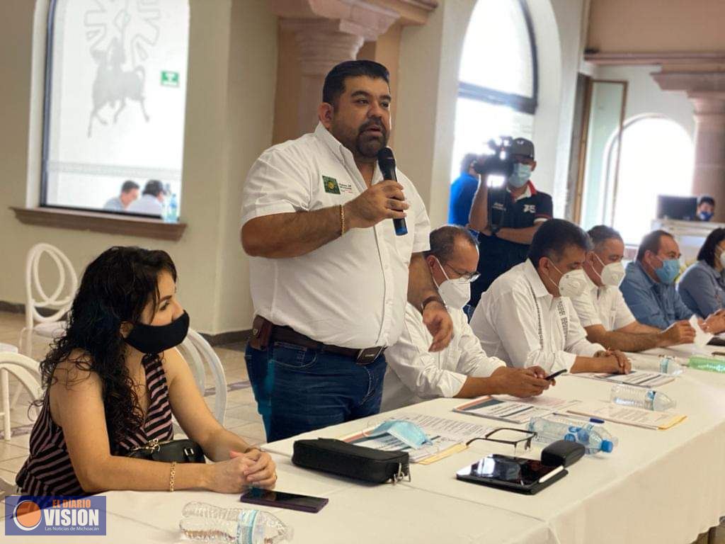 Paco Huacus, fortalecerá, acciones sanitarias para combatir enfermedades en los animales 