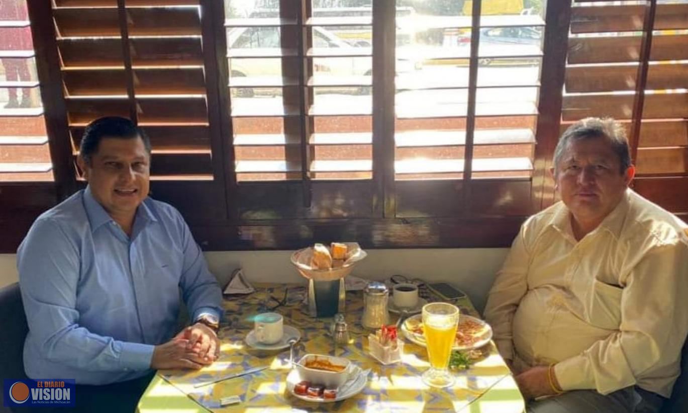Nacho Campos, ofrece apoyar a los trabajadores de la salud 