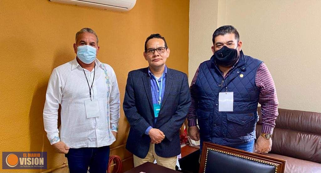 Paco Huacus, brinda apoyo a municipios en temas de transparencia 