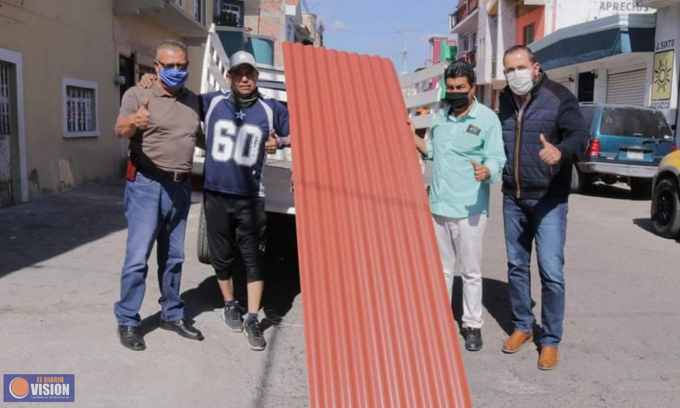 Humberto González entrega apoyos para la vivienda en Distrito de Puruándiro