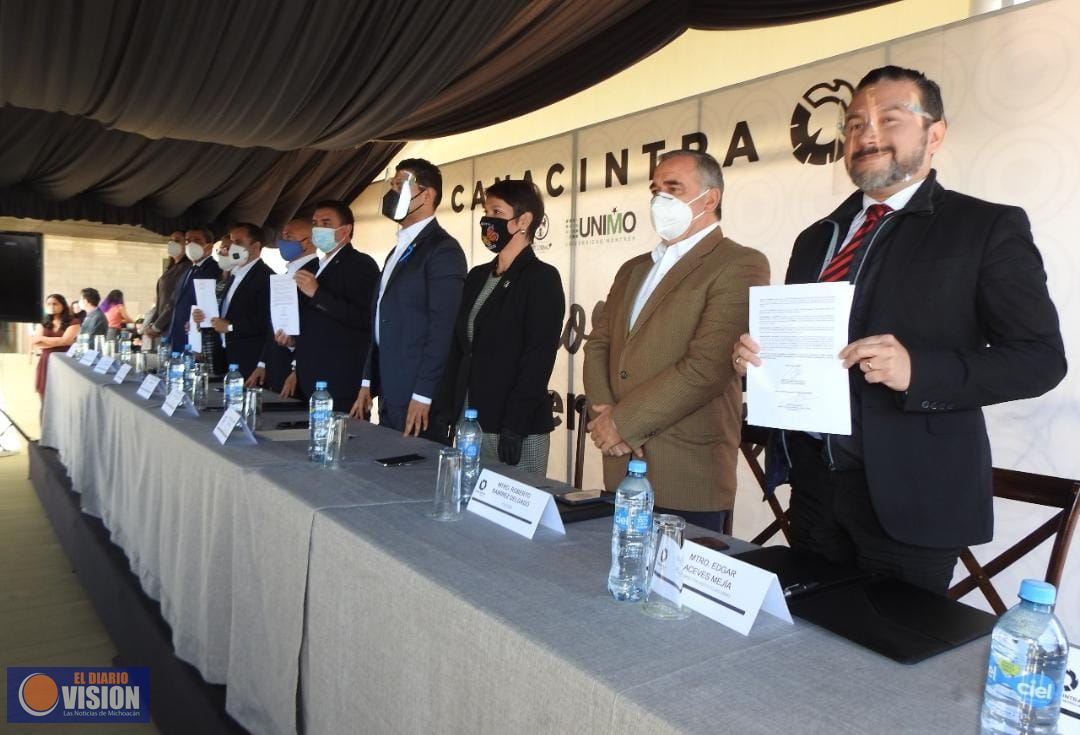 Con becas escolares para familiares, CANACINTRA reconoce labor de la Policía Morelia 