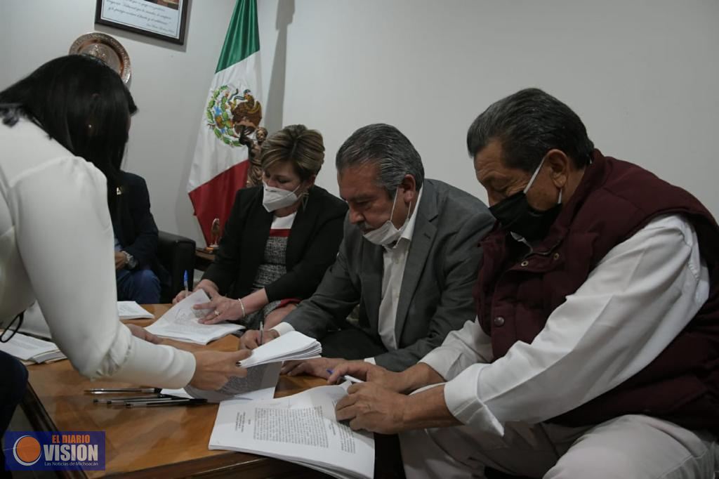 Alcanza Raúl Morón nuevo contrato colectivo con empleados del Ayuntamiento 