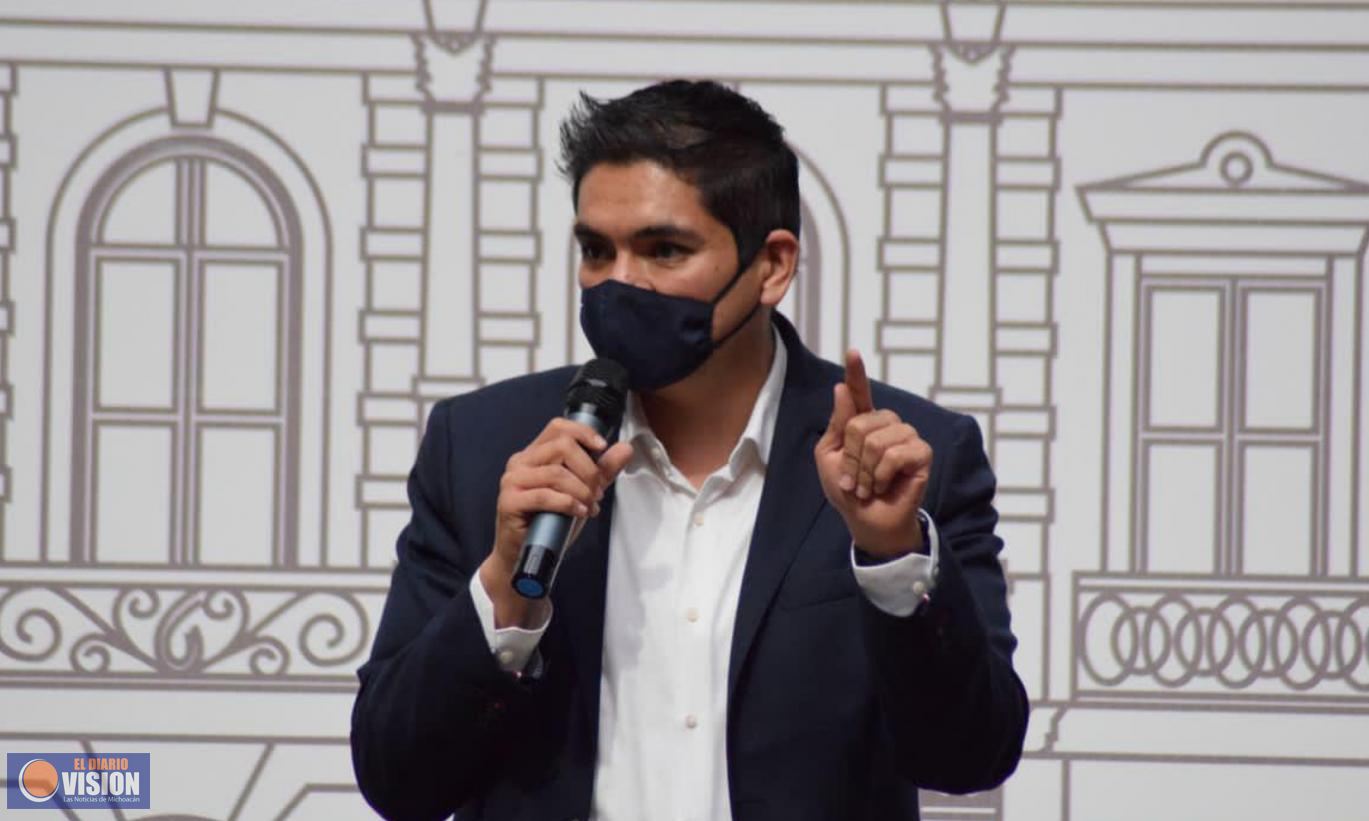 Arturo Hernández propone soluciones a los Ayuntamientos para garantizar el derecho al alumbrado