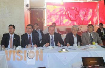Se reúnen especialistas en infraestructura informática   