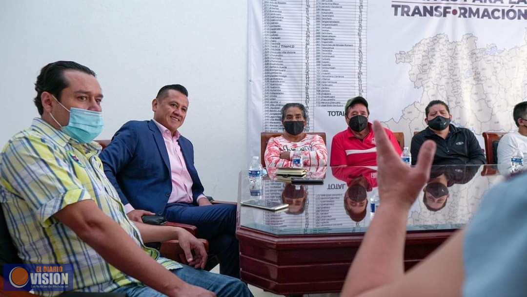 Carlos Torres Piña, reitera compromisos con transportistas de Michoacán 
