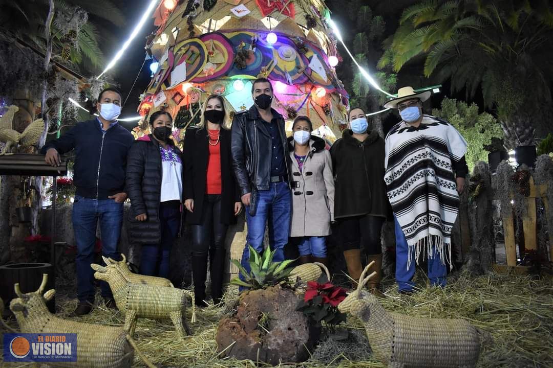 Encienden la 6ta. edición del Árbol Monumental y Nacimiento Artesanal en Erongarícuaro 