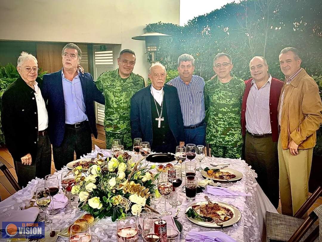 Valentín Rodríguez usa a mandos del ejército para promover su imagen