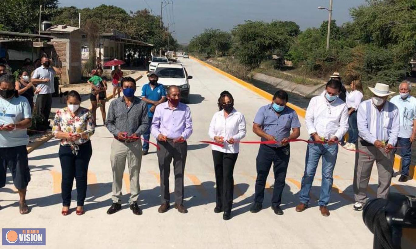 Itzé Camacho Zapiaín, inauguró la pavimentación en la Avenida Palmira