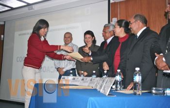 Entregan SEP tarjetas bancarias de Becas en Educación Media Superior