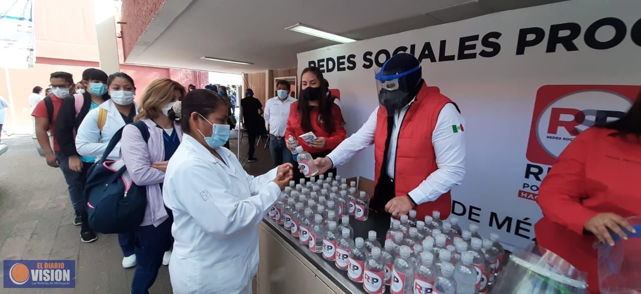 Blue Demon entrega kits sanitizantes a médicos del hospital general La Villa