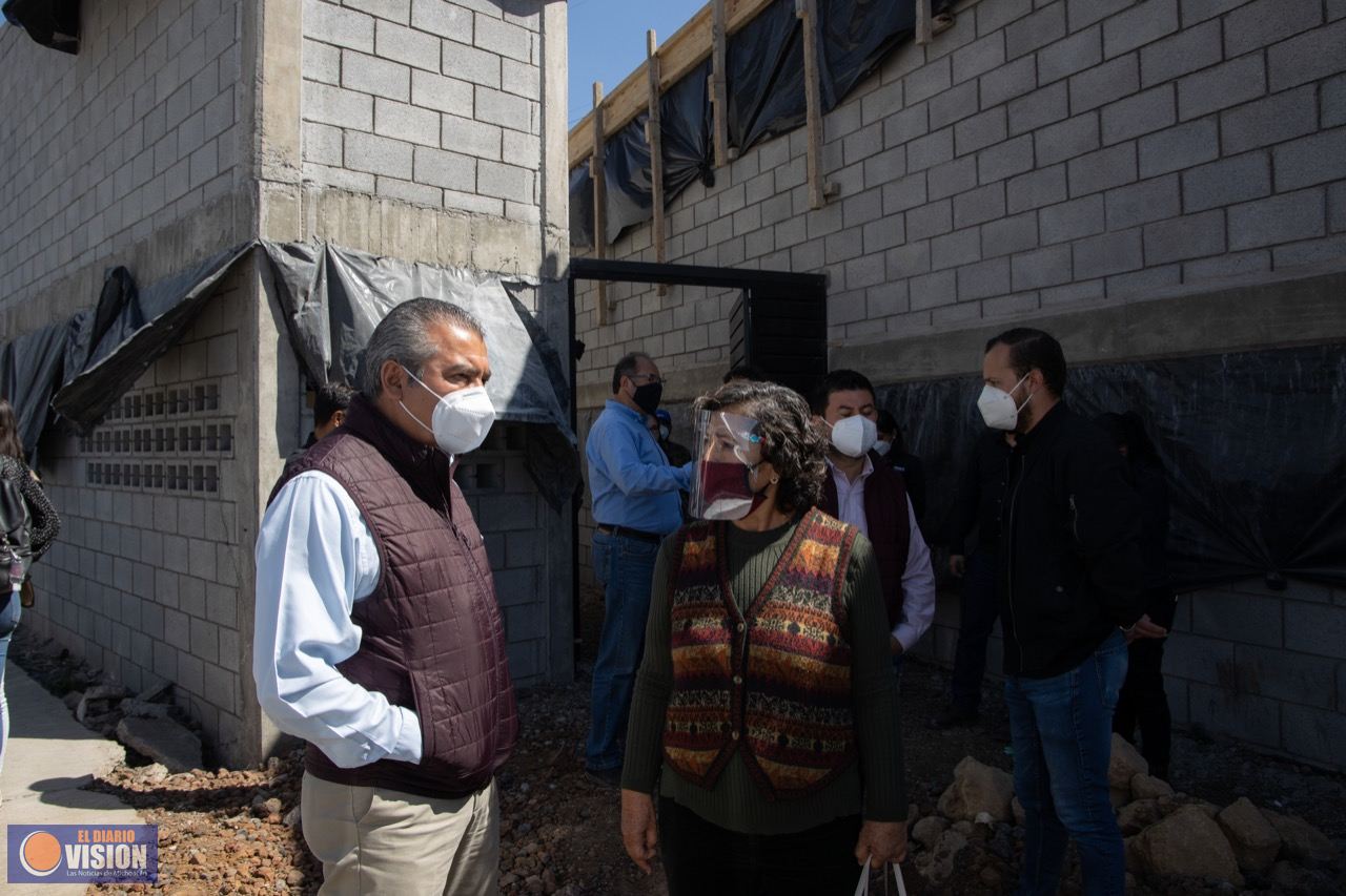 Raúl Morón verifica construcción del refugio para Mujeres en Morelia 
