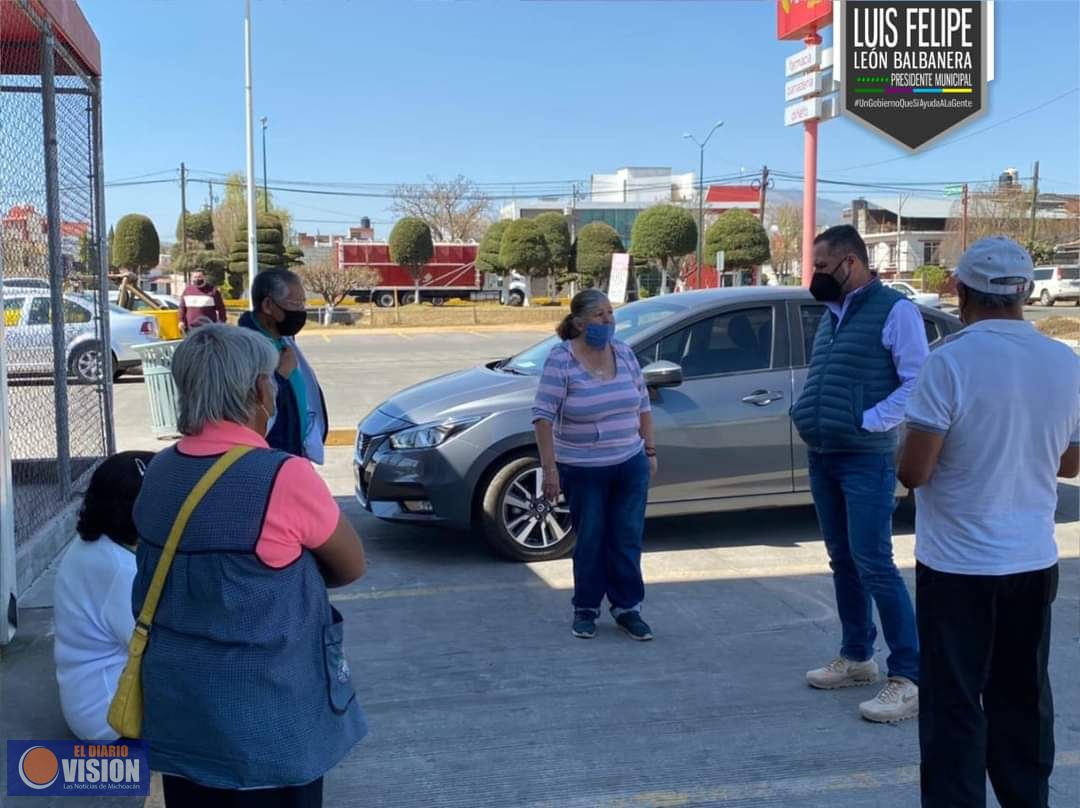 Refrenda Luis Felipe León Balbanera su apoyo con adultos mayores de Zacapu 