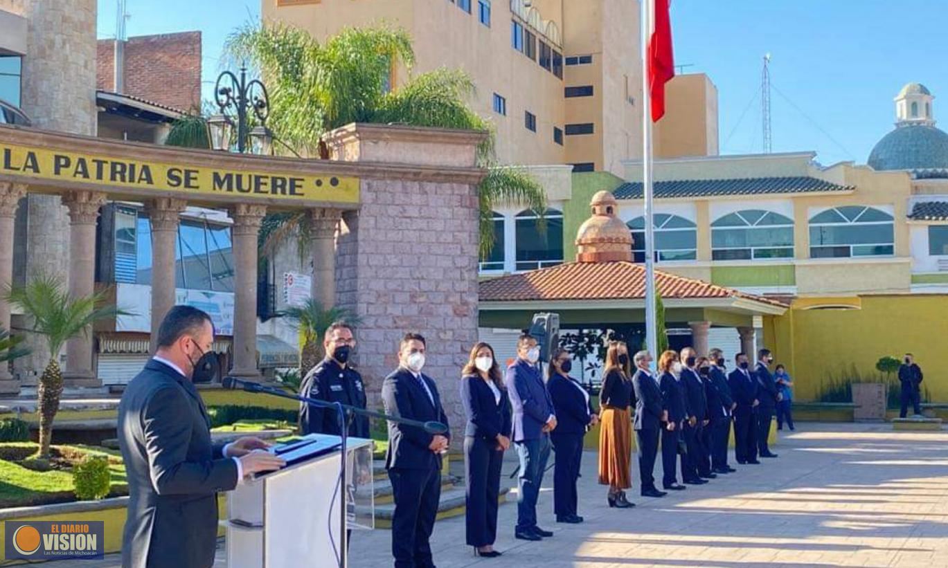 Realiza Gobierno de Zacapu acto cívico por 104 Aniversario de la Constitución Mexicana 