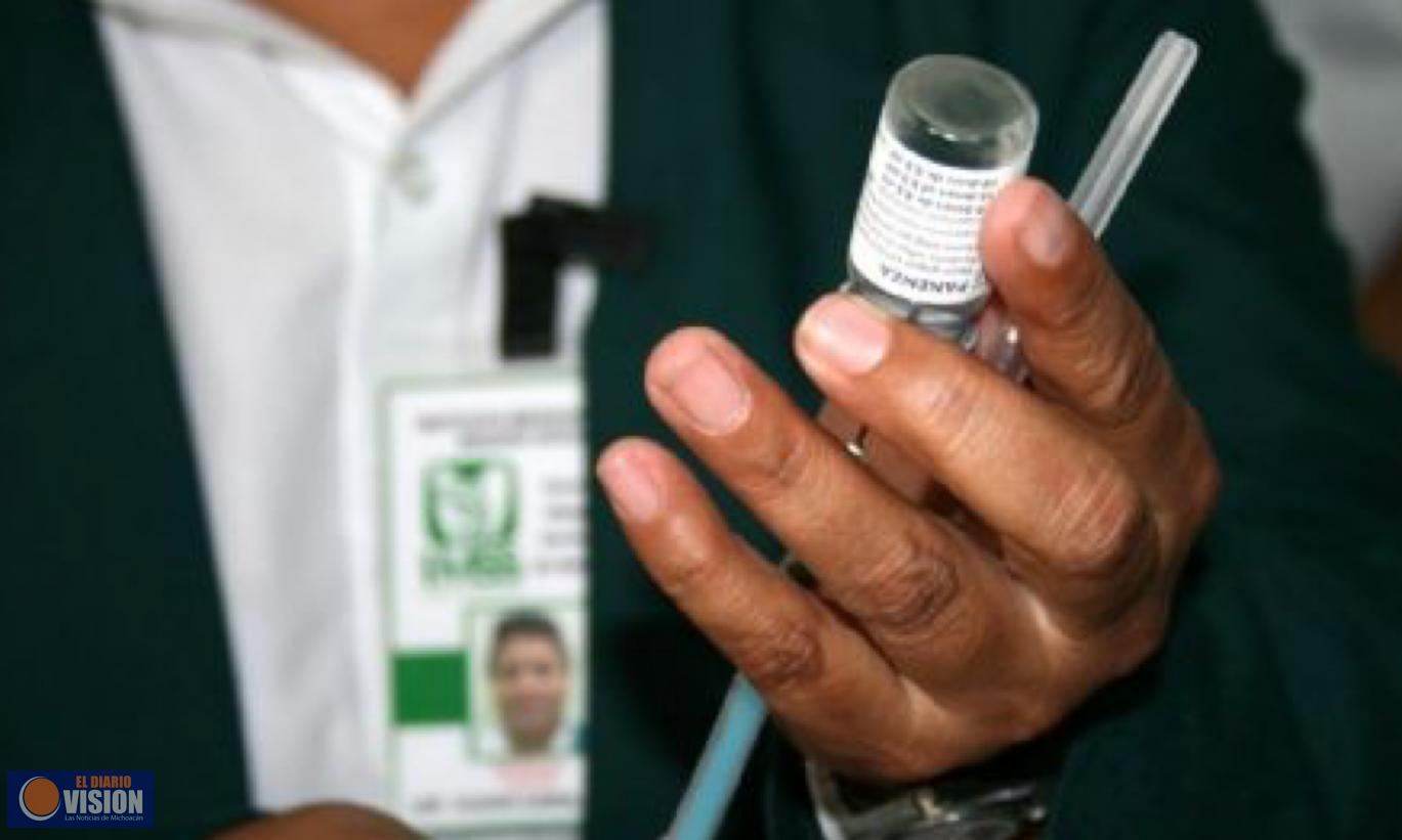 Pide IMSS a población evitar desinformación o especulaciones sobre vacuna contra COVID-19