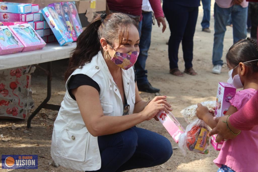 Entrega Caravana de Reyes regalos a 10 mil infantes en Lázaro Cárdenas