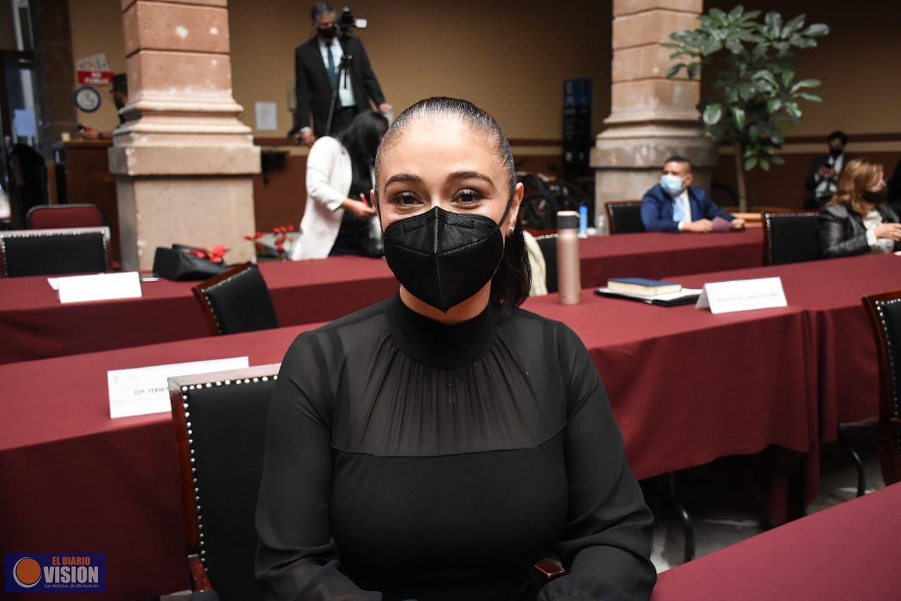 Más que regular redes sociales, se necesita reducir la brecha digital: Miriam Tinoco