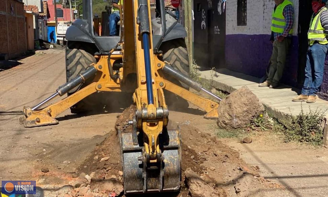 Inicia Ayuntamiento de Zacapu obra de pavimentación en Naranja de Tapia 