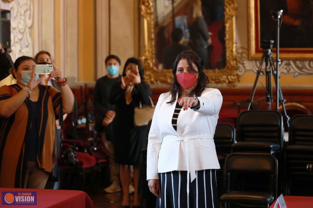 Humberto Arroniz toma protesta a la Secretaría del Ayuntamiento 