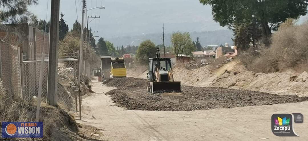 Gobierno de Zacapu reactiva trabajos de rehabilitación del camino viejo 