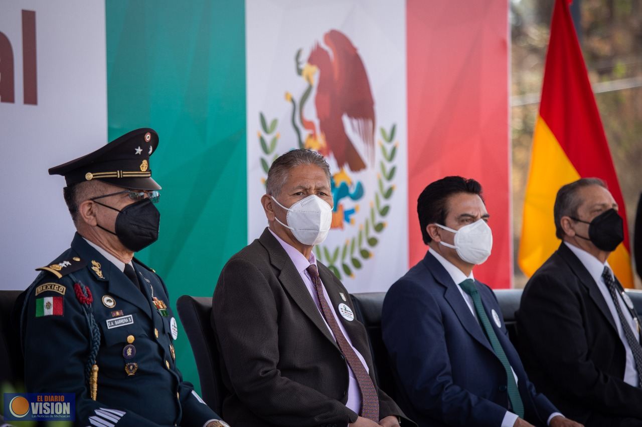 Acudió Humberto Arroniz Reyes a la Ceremonia Cívica Conmemorativa del día de la Bandera Nacional 