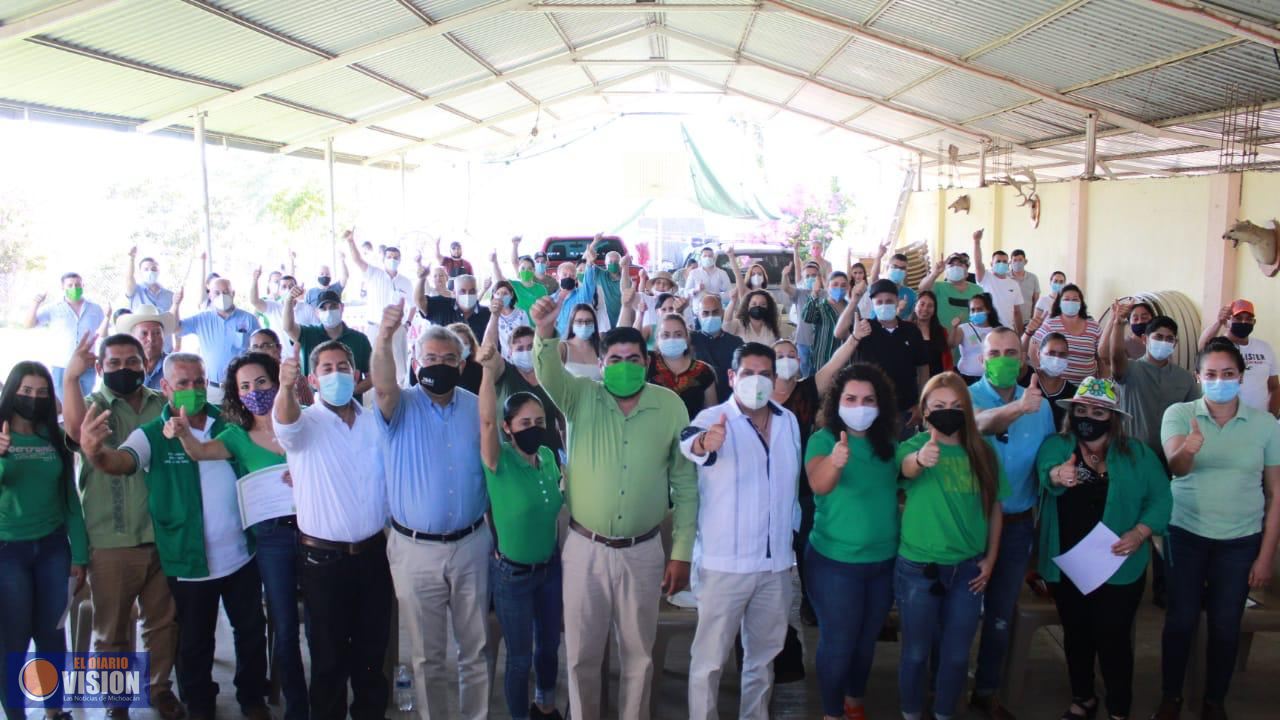 Ex priístas de Coalcomán levantan la mano por plataforma del Partido Verde