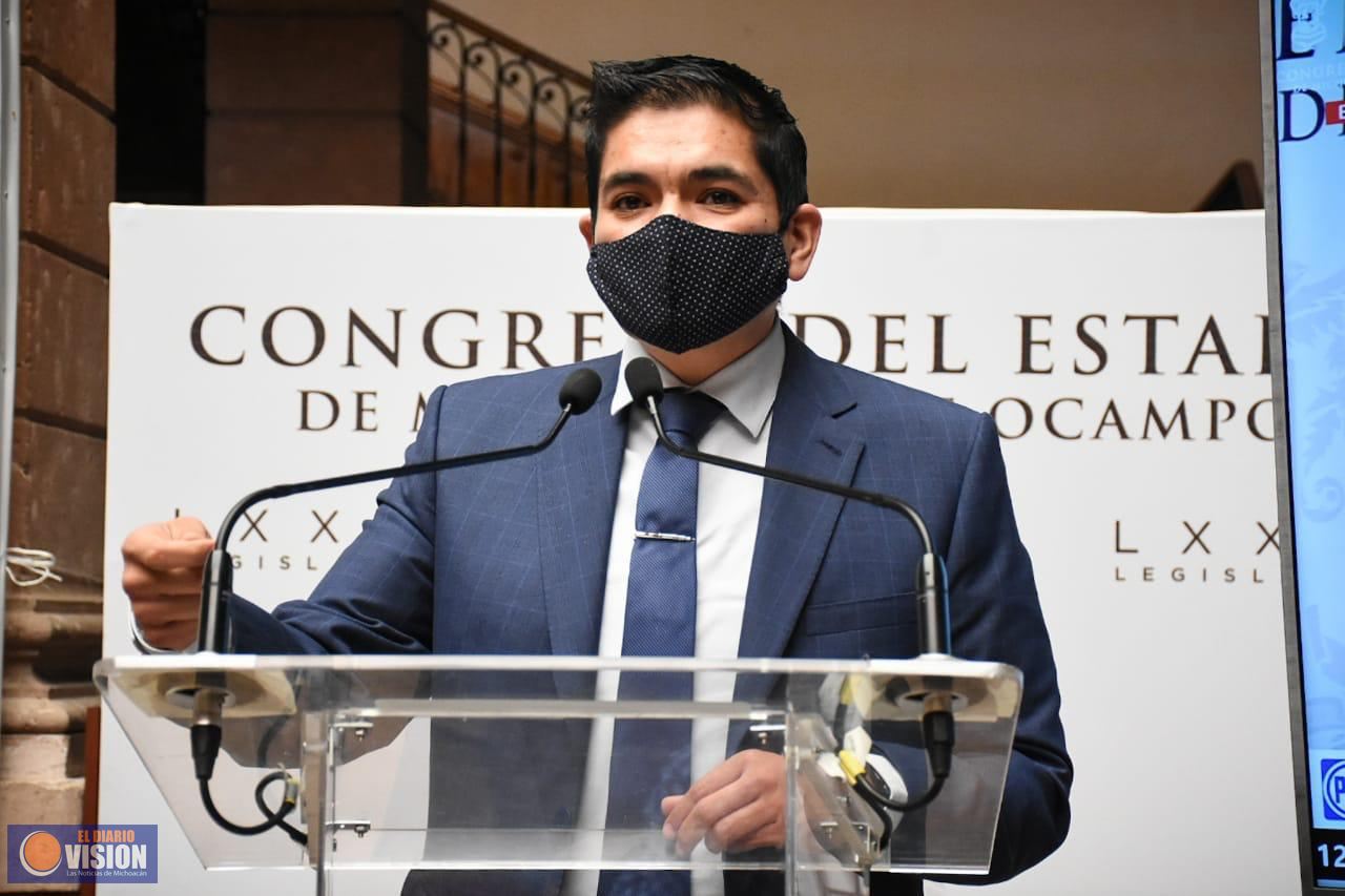 Logra Arturo Hernández emisión de licencias de manejo permanentes para Michoacán