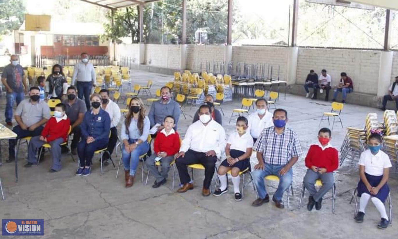 Entrega Lupillo Aguilera mobiliario y equipo escolar en 9 municipios