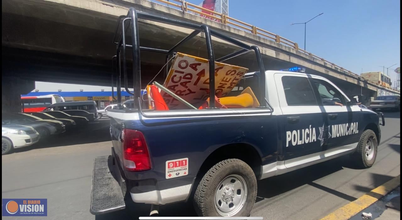 Policía Morelia implementó operativo para el retiro de obstáculos en Av. Madero 