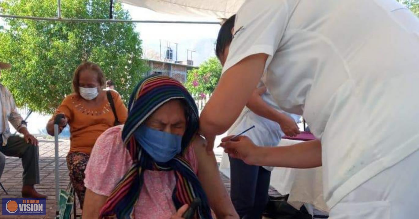 Se han aplicado más de 96 mil dosis de vacuna contra COVID-19 en Michoacán