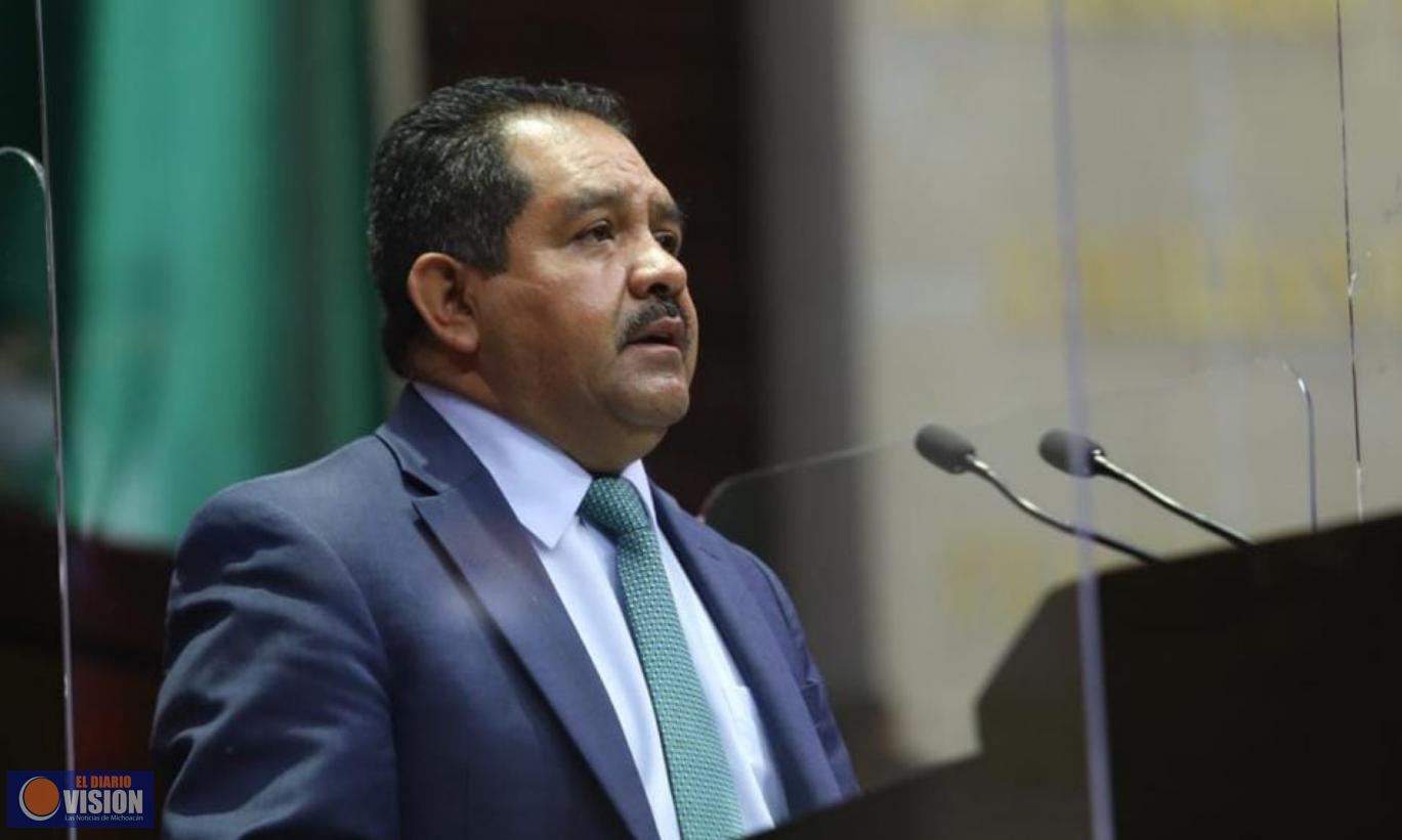 Exige Lupillo Aguilera frenar despido de personal en el sector educativo