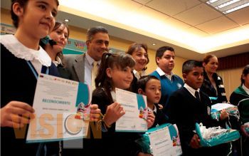 Premian concurso de lectura científica 2011  
