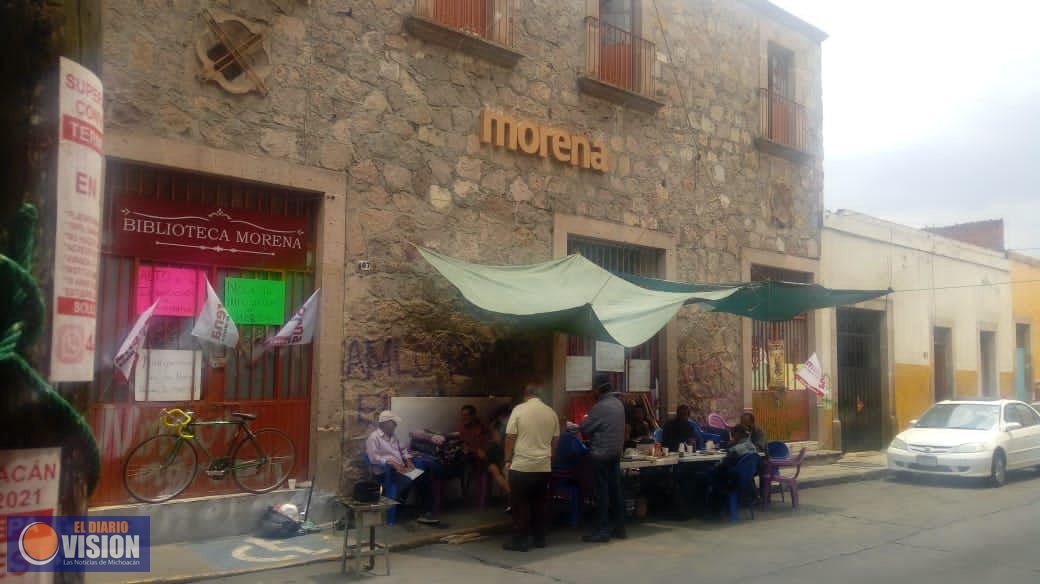 Militantes de Morena, repudian imposición, siguen con la toma de instalaciones