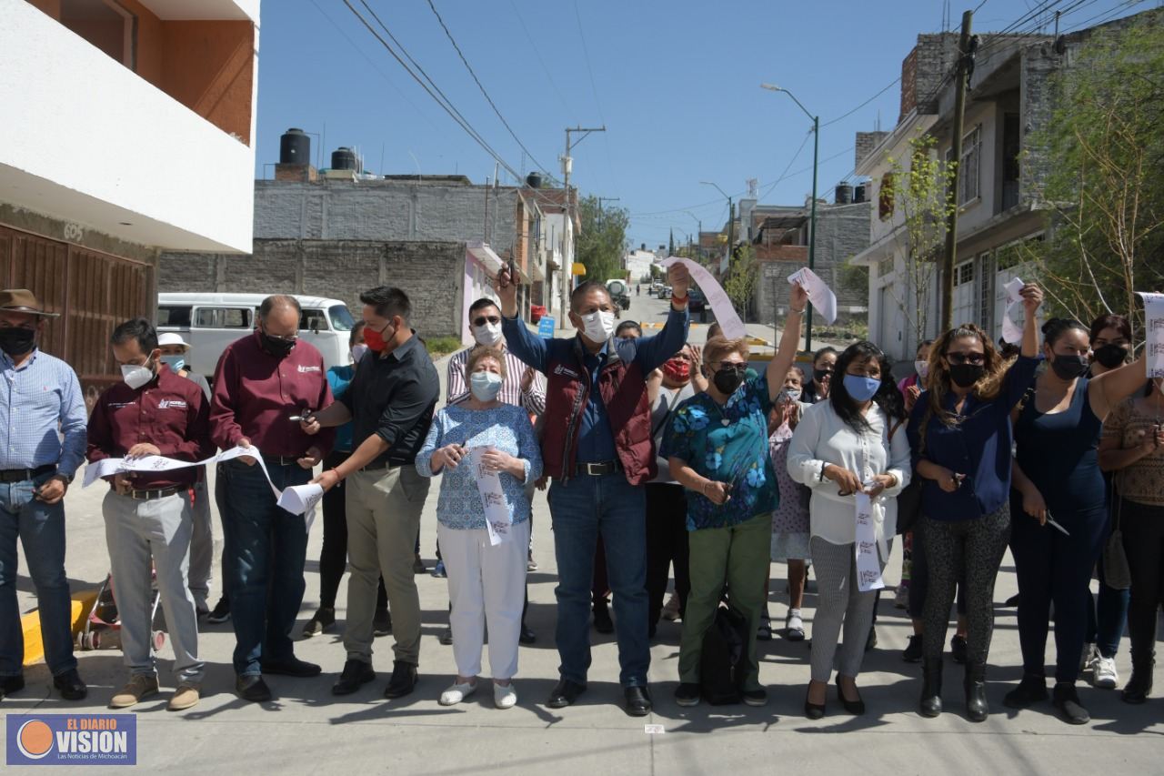 Inaugura Humberto Arroniz rehabilitación de calle en colonia 3 de agosto 