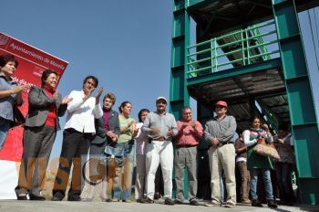 Entrega alaldesa puente peatonal en la colonia López Rayón 
