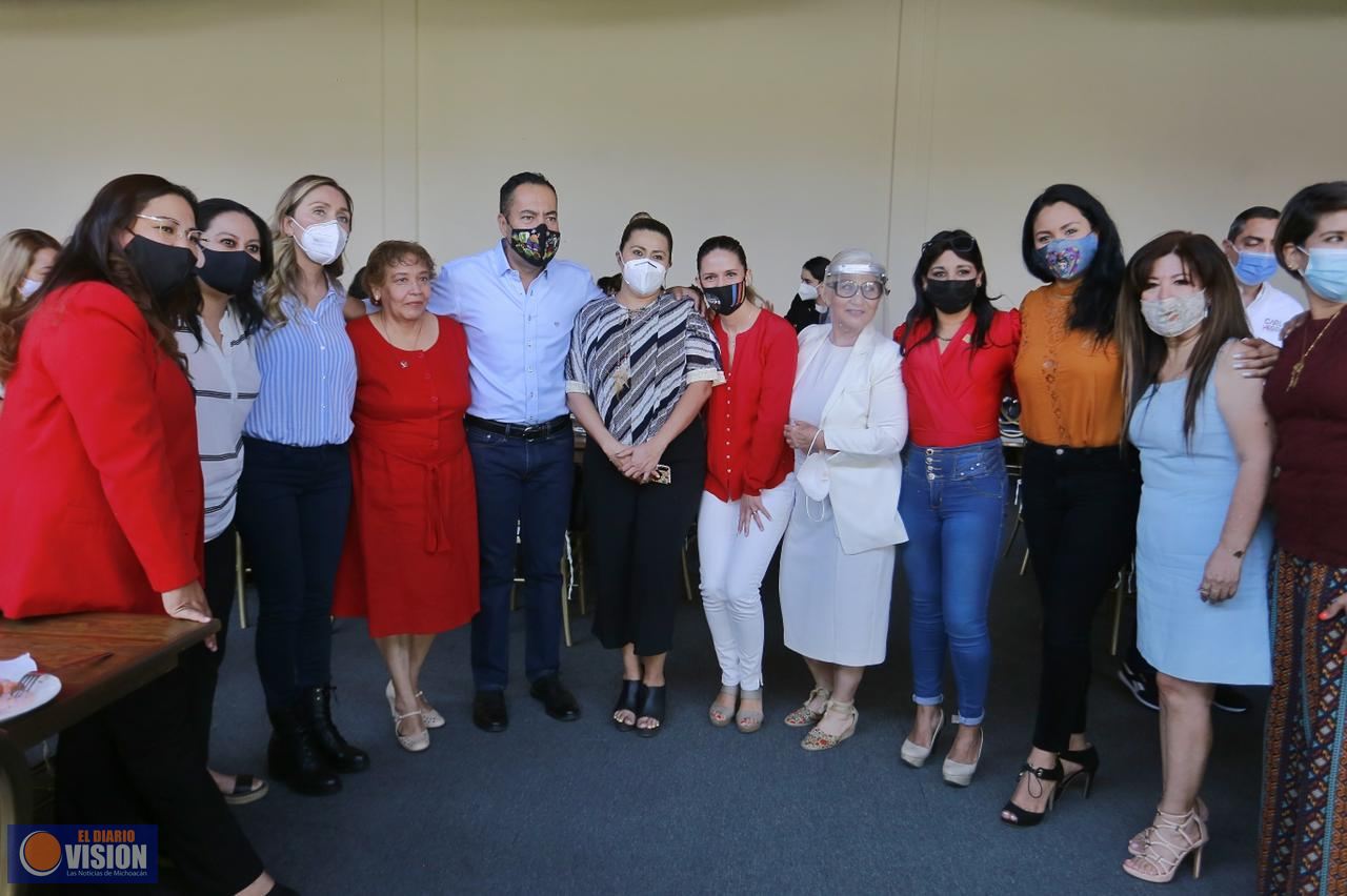 Las mujeres ocuparán el 50% de los cargos en mi gobierno, compromete Carlos Herrera 
