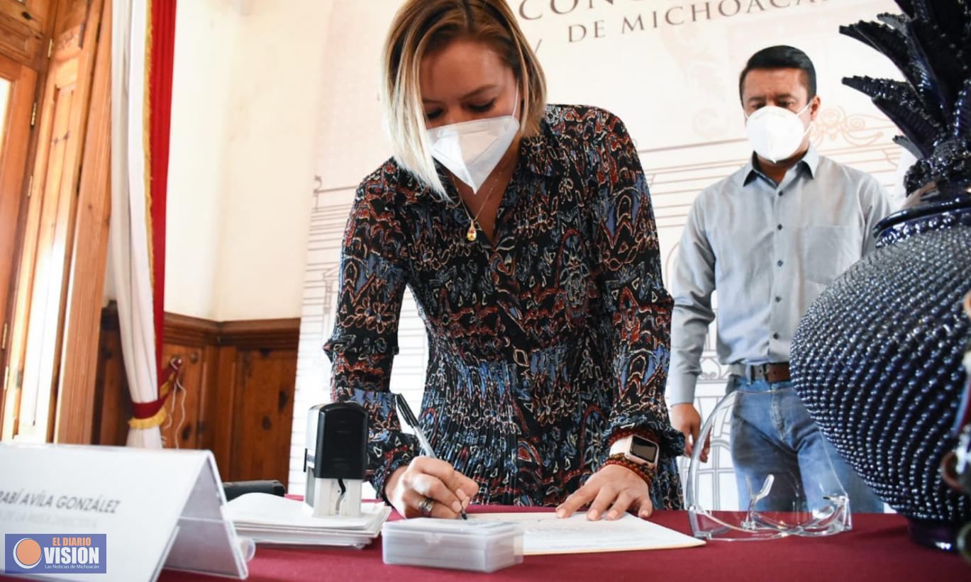 Recibe presidencia de la Mesa Directiva Ley Integral de Pueblos Indígenas