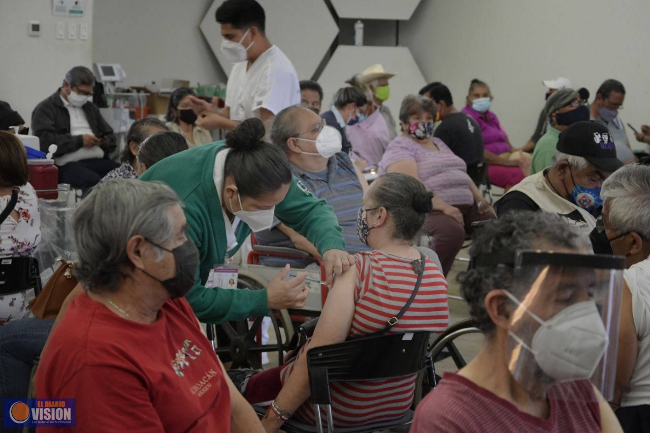 El Poliforum Morelia, fue el Centro de Vacunación con mayor asistencia de adultos mayores 