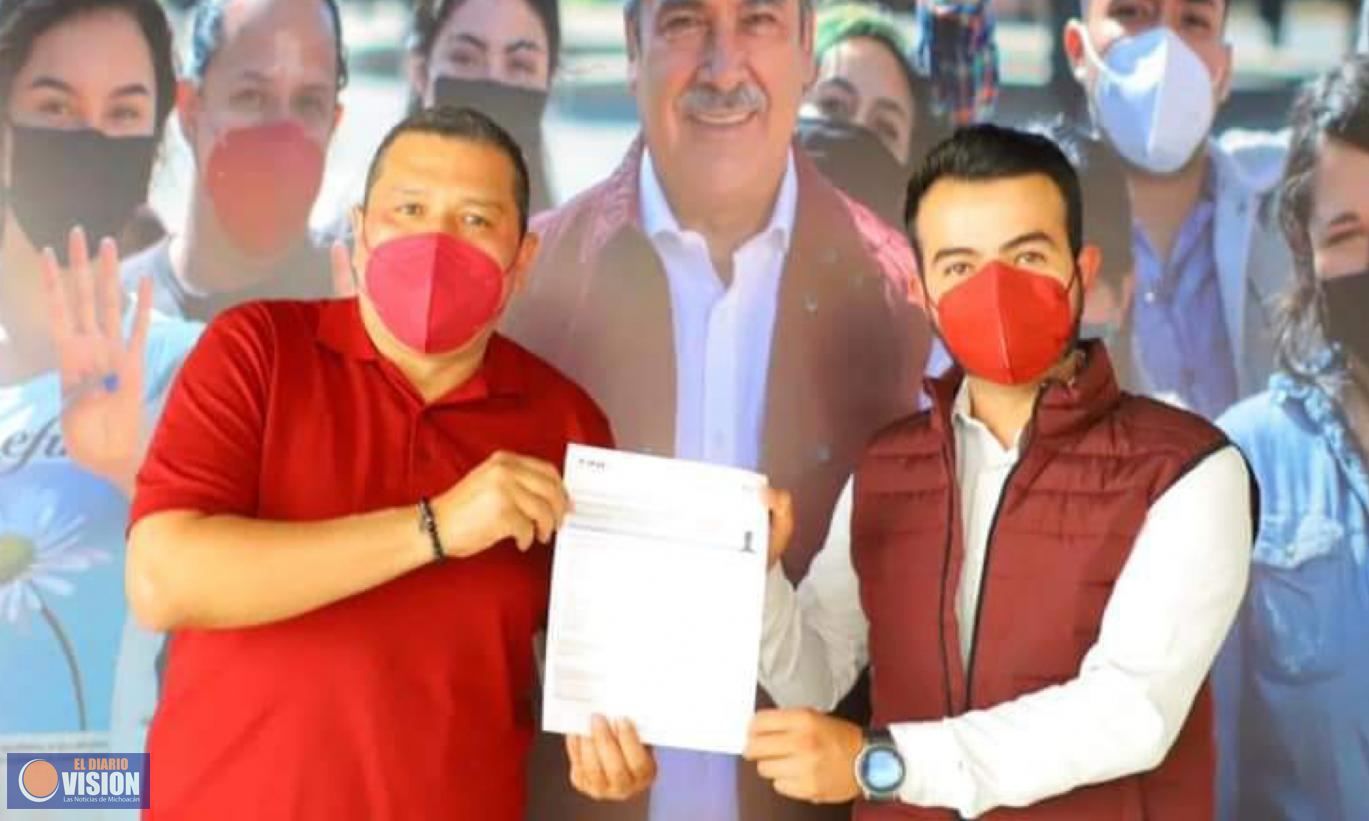 Juan Carlos Barragán, solicita registro como candidato 