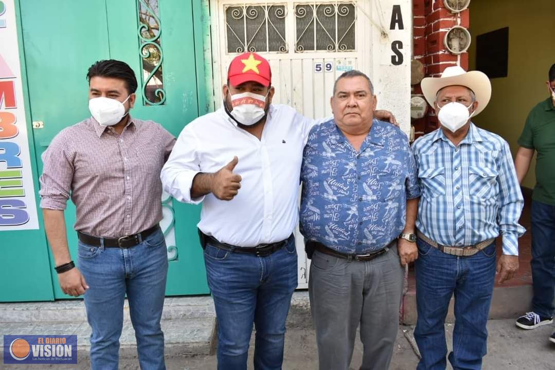 Paco Huacus, se compromete a fortalecer el sector ganadero de Tierra Caliente 
