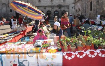 Morelianos exponen sus creaciones con las manos  