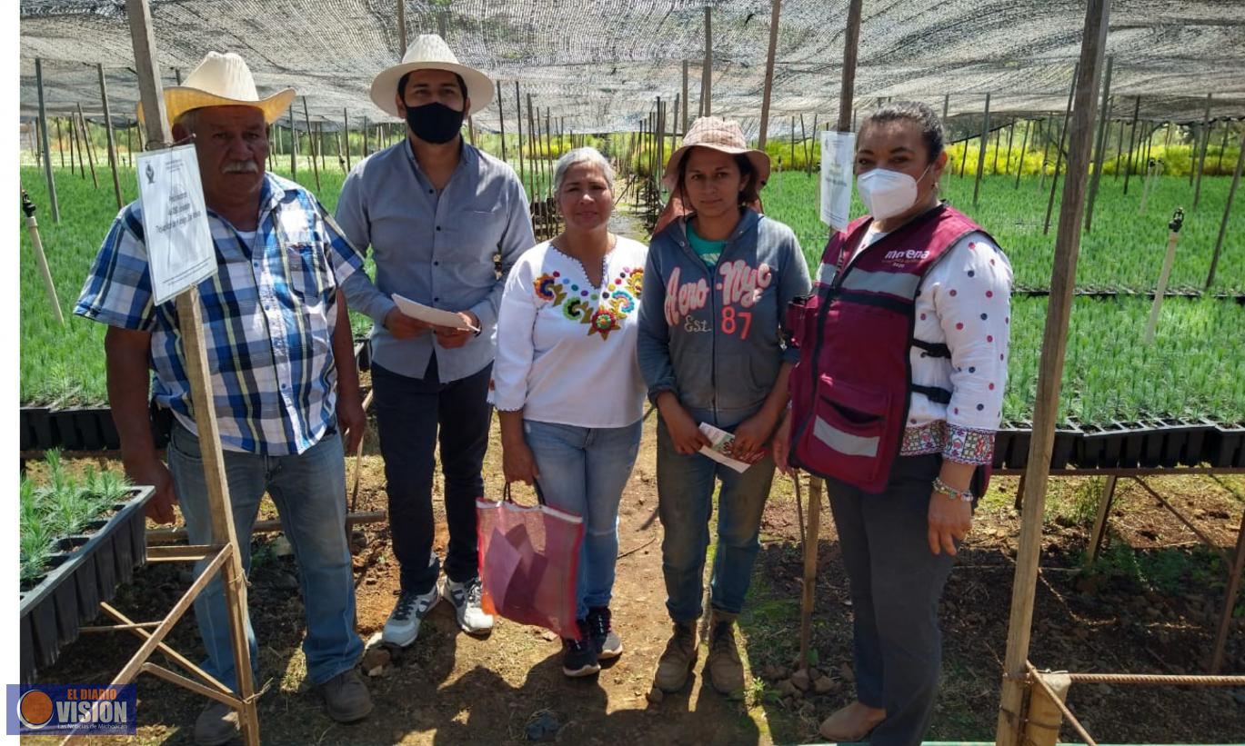 María Chávez se reúne con productores de Ziracuaretiro para presentar los ejes de su agenda   