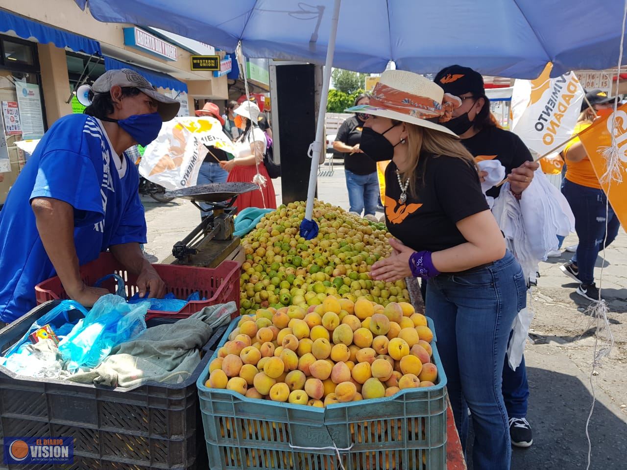 Comerciantes de Zamora charlan con Mercedes Calderón sobre la urgencia de apuntalar economía 