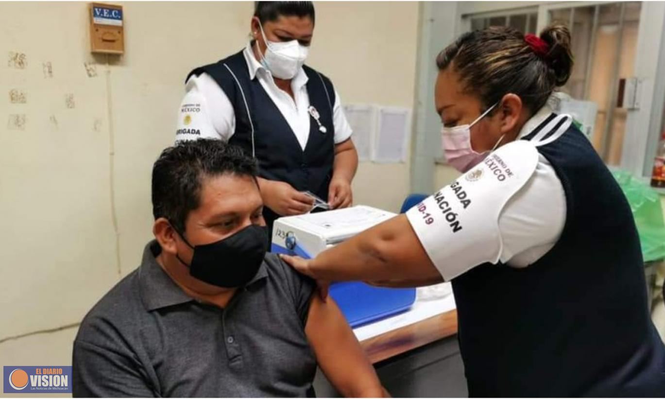 Maestros serán vacunados a partir del martes; regreso a clases presenciales