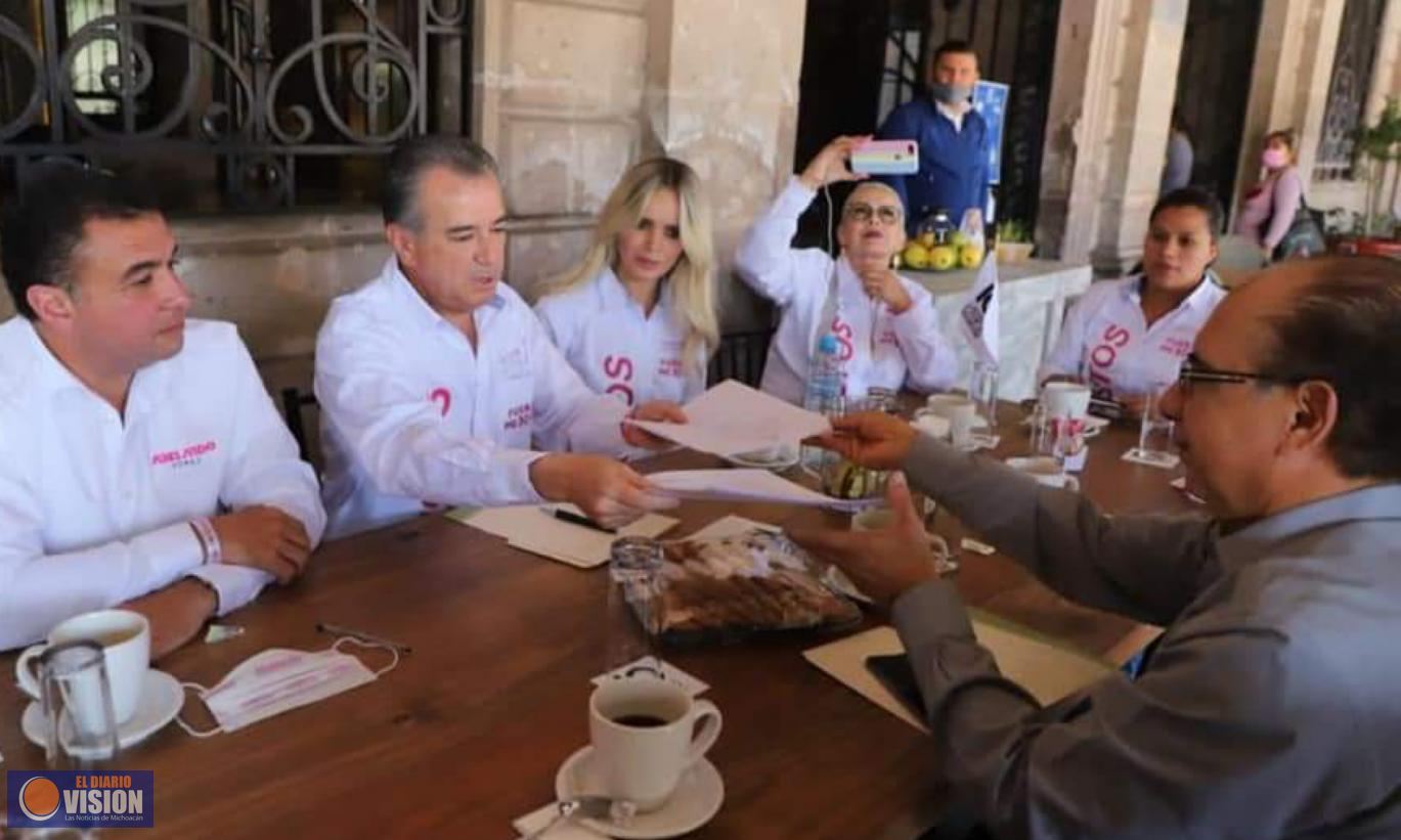 Sergio Sistos, firmó convenio con representantes de comercios, prestadores de servicios y vecinos
