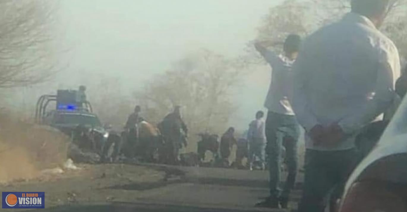 Vuelven a bloquear los accesos a Aguililla y El Aguaje 
